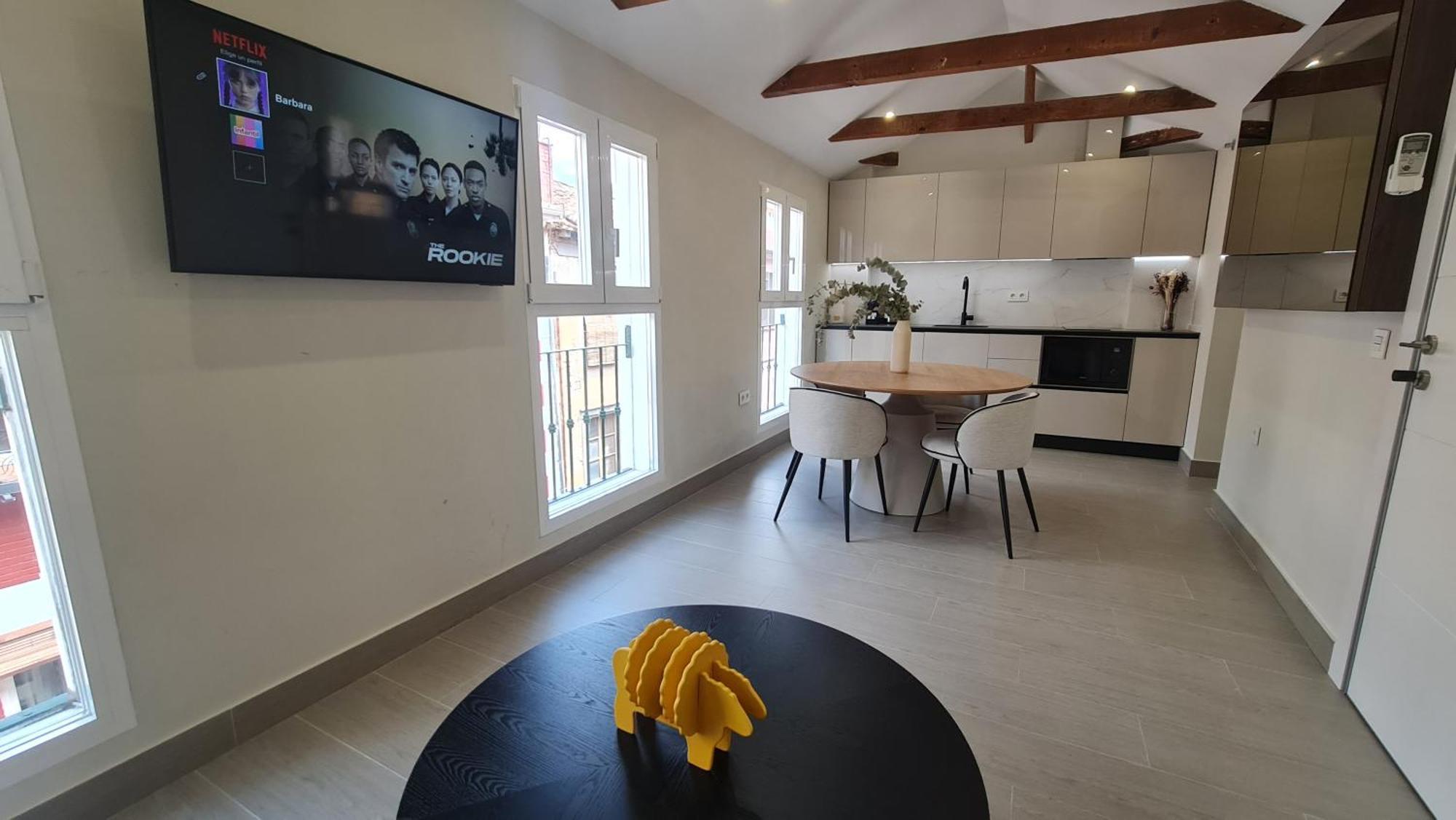 Navas Penthouse 301 By Florentia Homes Apartment