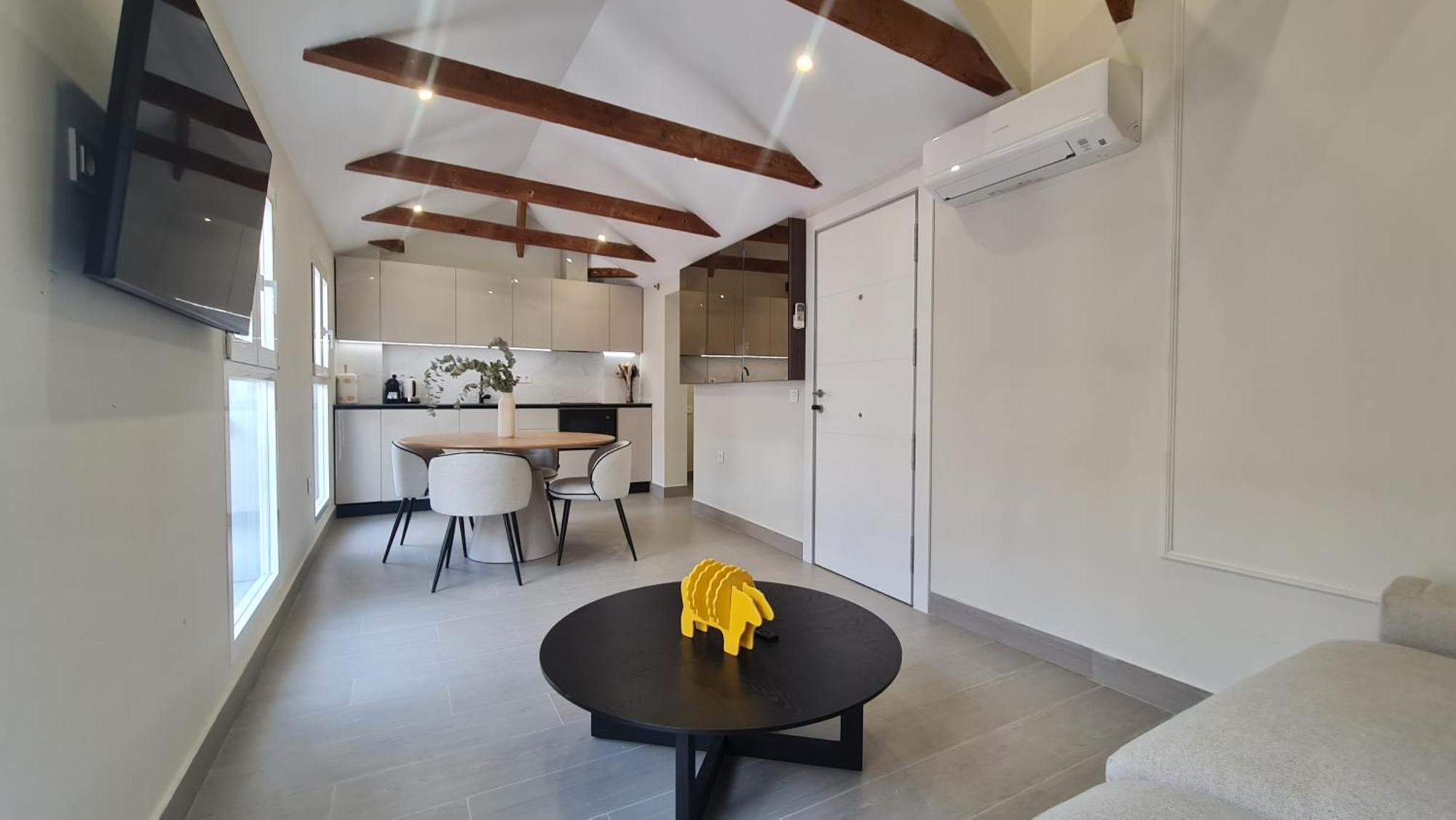 Navas Penthouse 301 By Florentia Homes Apartment *